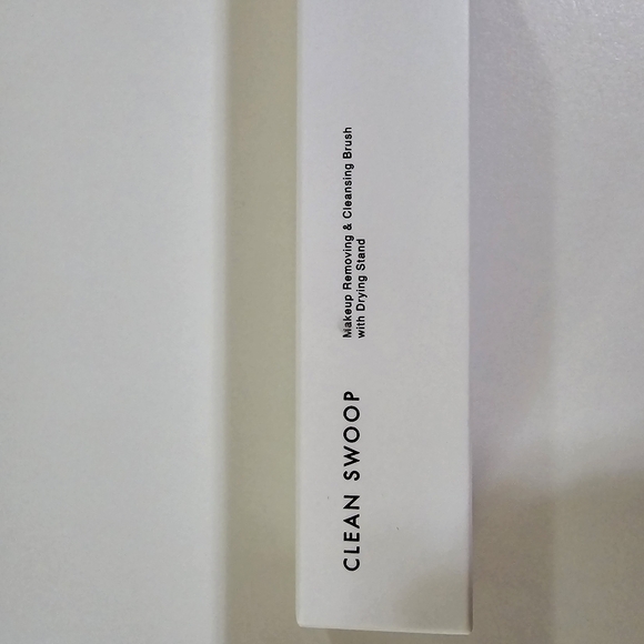 CLEAN SWOOP BORBOLETA EYELASH CLEANING BRUSH - Picture 3 of 8